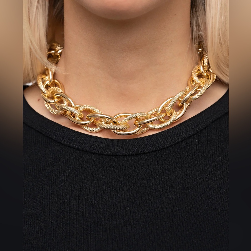 Paparazzi Bold Gold Chain Necklace